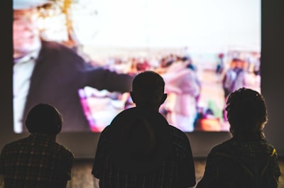 ملخصات أفلام هاري بوتررحلة سحرية عبر عالم السحرة